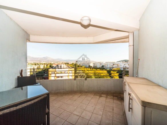 Dvosoban stan 140 m² + garaža, Preko Morače – Podgorica