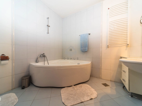 Dvosoban stan 140 m² + garaža, Preko Morače – Podgorica