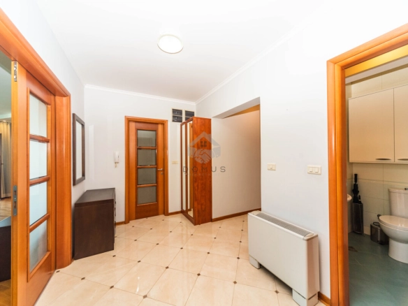 Dvosoban stan 140 m² + garaža, Preko Morače – Podgorica
