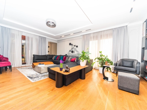 Izdavanje: Trosoban stan 195 m² – Tološi, Podgorica — fotografija 3