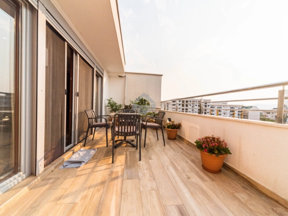 Izdavanje: Trosoban stan 195 m² – Tološi, Podgorica — fotografija 12