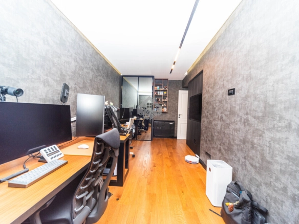 Izdavanje: Trosoban stan 195 m² – Tološi, Podgorica — fotografija 18