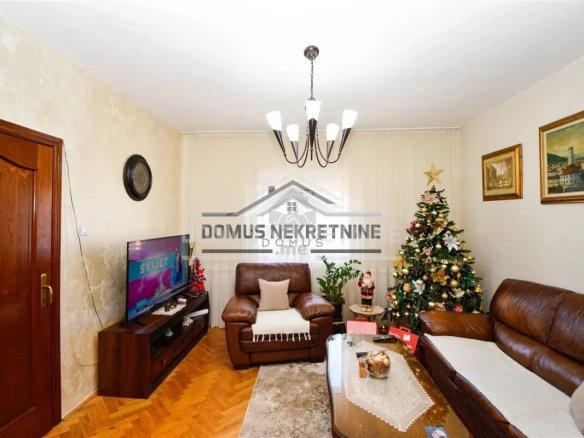 Porodična kuća 230 m² na placu 400 m², Stari Aerodrom – Podgorica
