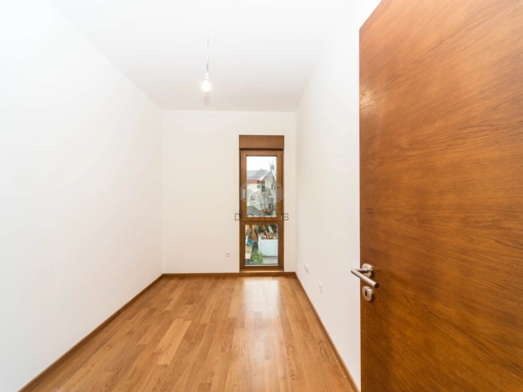 Trosoban stan 81 m² + garaža, Vezirov Most – Podgorica