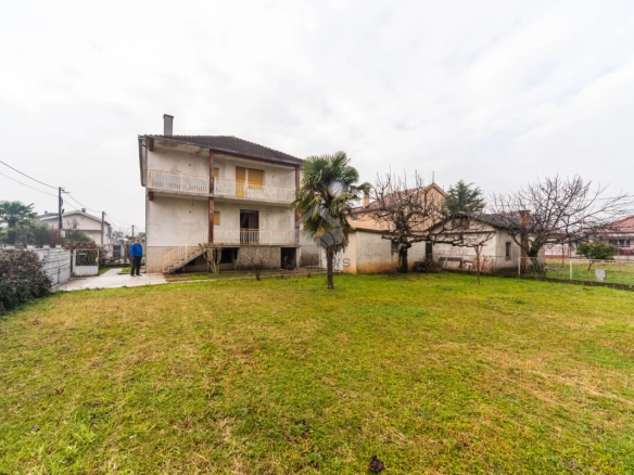 Kuća 215 m² na placu 600 m², Tološi – Podgorica