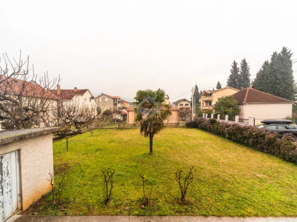 Kuća 215 m² na placu 600 m², Tološi – Podgorica