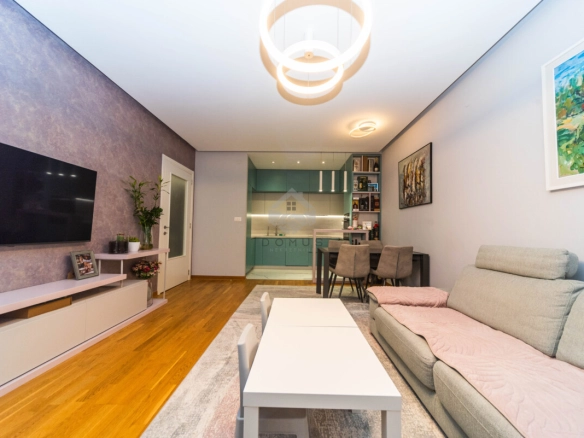 Dvosoban namješten stan 63 m² + garaža, City Kej – Podgorica