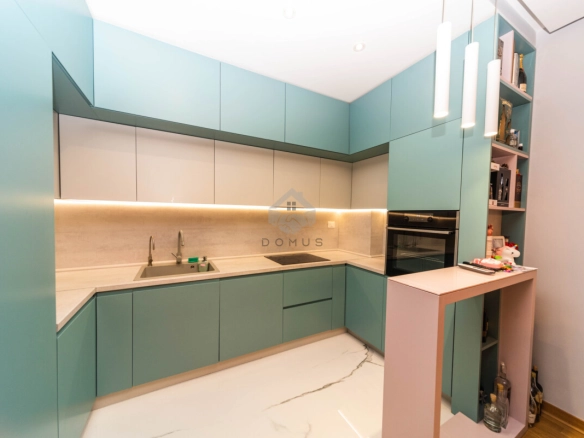 Dvosoban namješten stan 63 m² + garaža, City Kej – Podgorica