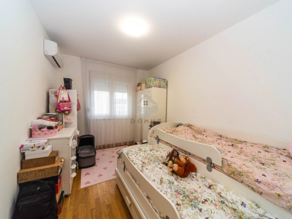 Dvosoban namješten stan 63 m² + garaža, City Kej – Podgorica