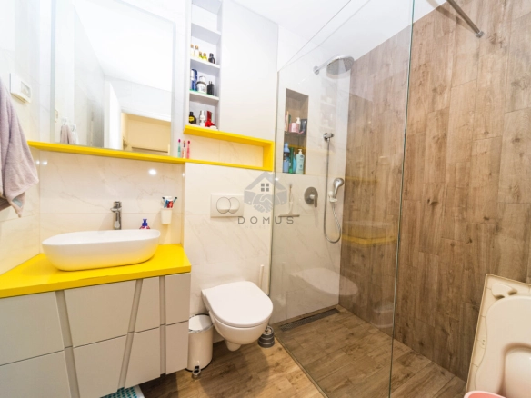 Dvosoban namješten stan 63 m² + garaža, City Kej – Podgorica