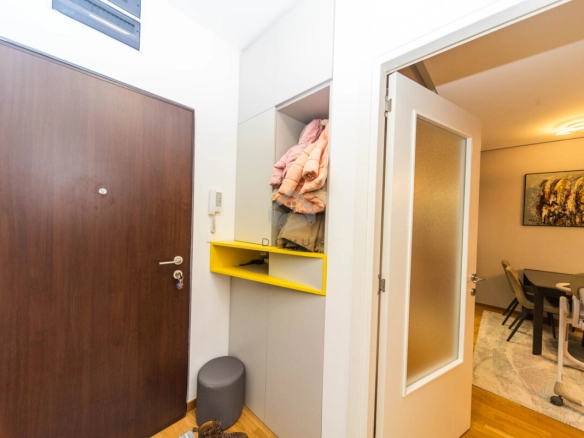 Dvosoban namješten stan 63 m² + garaža, City Kej – Podgorica