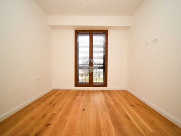Trosoban stan 100 m² + garaža, Centar – Podgorica