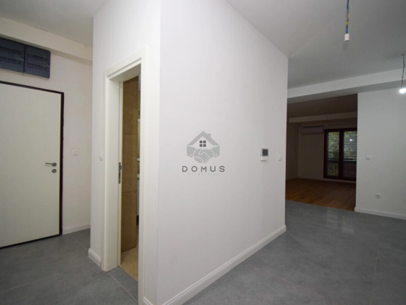 Trosoban stan 100 m² + garaža, Centar – Podgorica