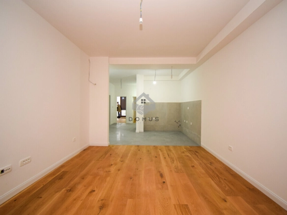 Trosoban stan 100 m² + garaža, Centar – Podgorica