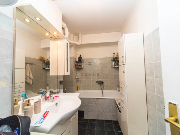 Trosoban stan 120 m² + garaža, Centar – Podgorica