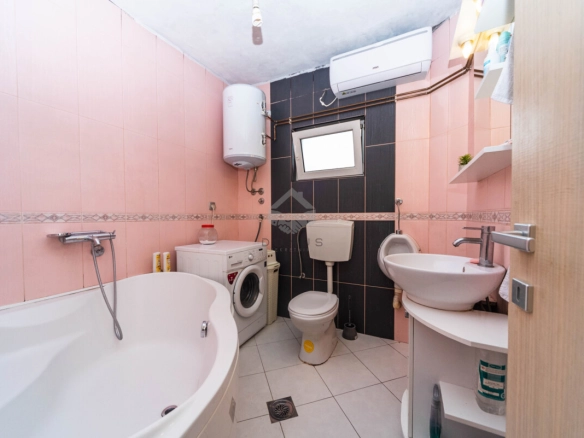 Kuća 150 m² na placu 220 m², Stari Aerodrom – Podgorica