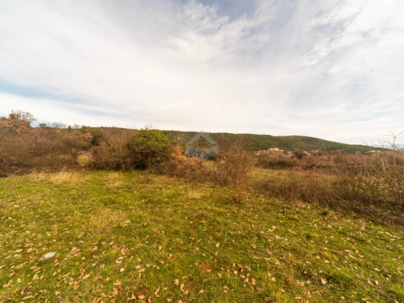 Zemljište 5.200 m², Beri – Podgorica