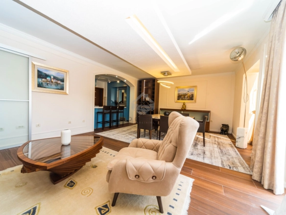 Trosoban luksuzan stan 200 m² + parking, Gorica C – Podgorica