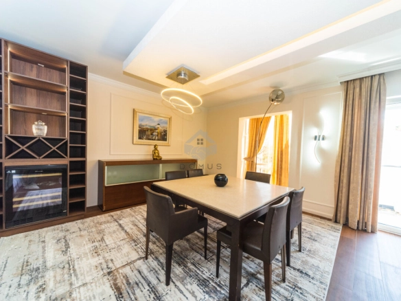 Trosoban luksuzan stan 200 m² + parking, Gorica C – Podgorica