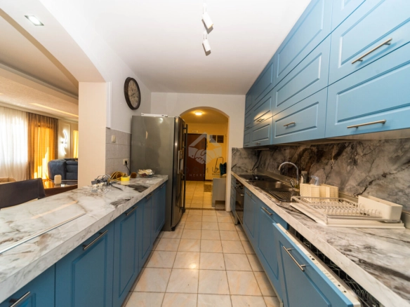 Trosoban luksuzan stan 200 m² + parking, Gorica C – Podgorica