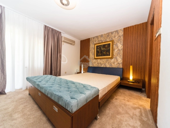 Trosoban luksuzan stan 200 m² + parking, Gorica C – Podgorica