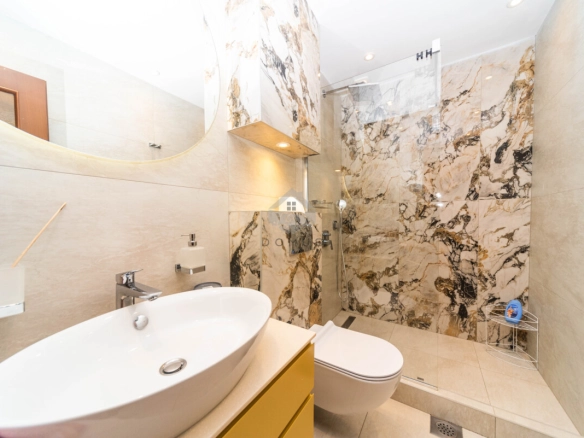 Trosoban luksuzan stan 200 m² + parking, Gorica C – Podgorica