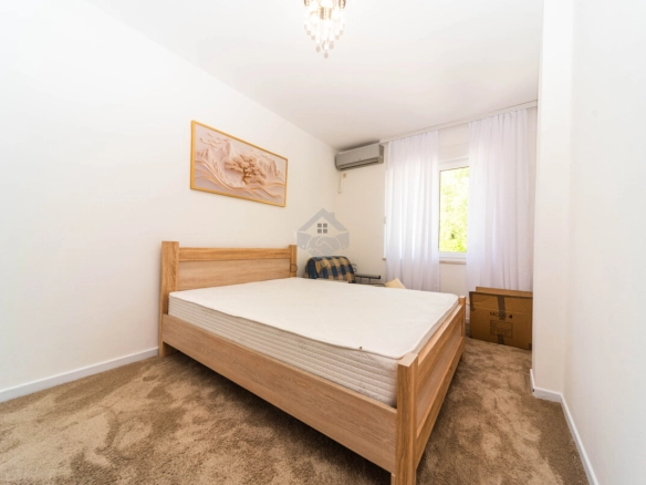 Trosoban luksuzan stan 200 m² + parking, Gorica C – Podgorica
