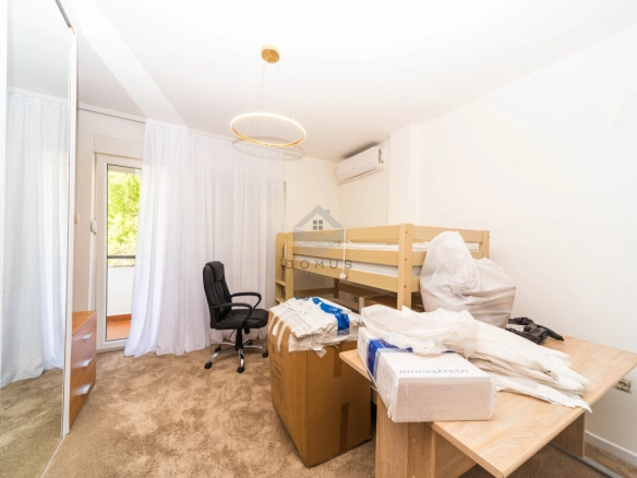 Trosoban luksuzan stan 200 m² + parking, Gorica C – Podgorica