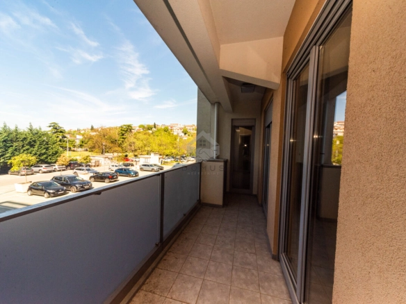 Trosoban stan 110 m² + garaža, Preko Morače – Podgorica