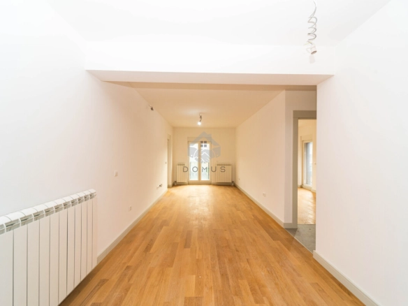 Dvosoban stan 60 m² + garaža, Centar – Kolašin