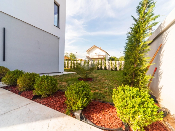 Porodična kuća 225 m² na placu 571 m², Gornja Gorica – Podgorica
