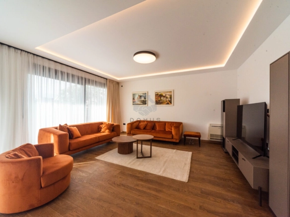 Porodična kuća 225 m² na placu 571 m², Gornja Gorica – Podgorica