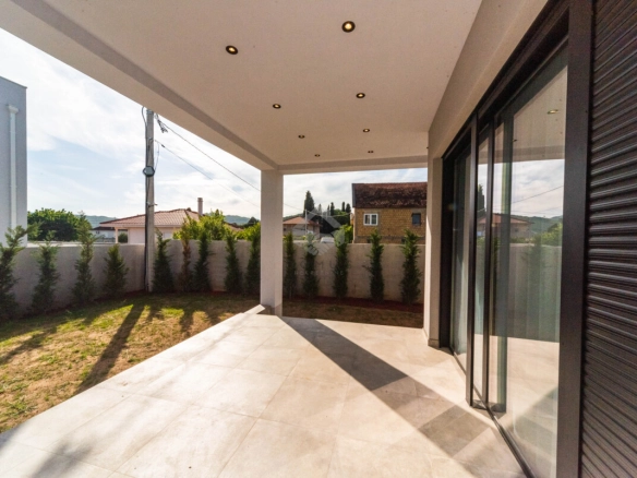Porodična kuća 225 m² na placu 571 m², Gornja Gorica – Podgorica