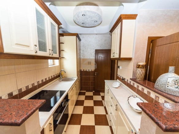 Dvosoban stan 85 m², Krivi Most – Podgorica