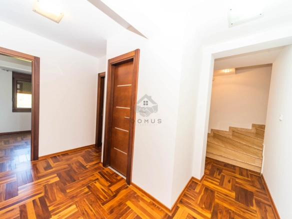 Četvorosoban dupleks stan 175 m², Gorica C – Podgorica