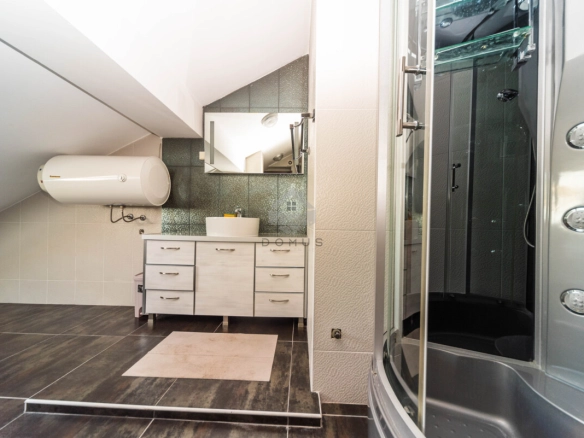 Četvorosoban dupleks stan 175 m², Gorica C – Podgorica