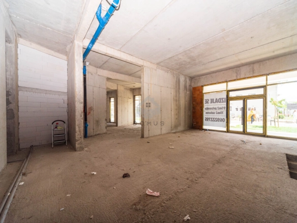 Poslovni prostor 350 m² + 3 garaže, Central Point – Podgorica