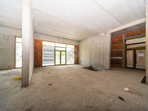 Poslovni prostor 350 m² + 3 garaže, Central Point – Podgorica