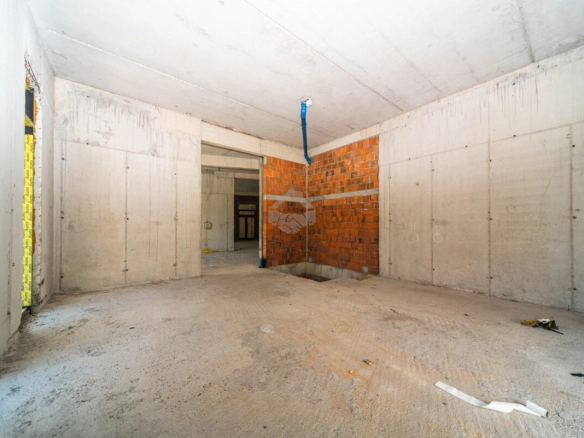 Poslovni prostor 350 m² + 3 garaže, Central Point – Podgorica