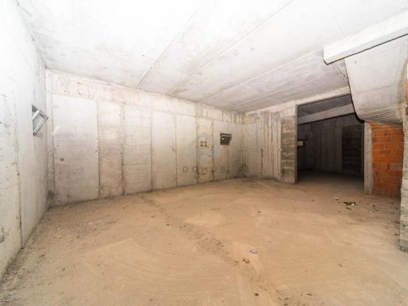 Poslovni prostor 350 m² + 3 garaže, Central Point – Podgorica