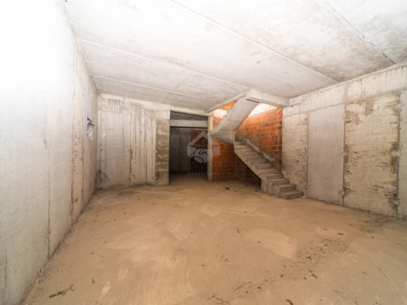 Poslovni prostor 350 m² + 3 garaže, Central Point – Podgorica