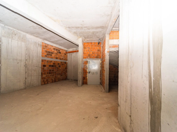 Poslovni prostor 350 m² + 3 garaže, Central Point – Podgorica