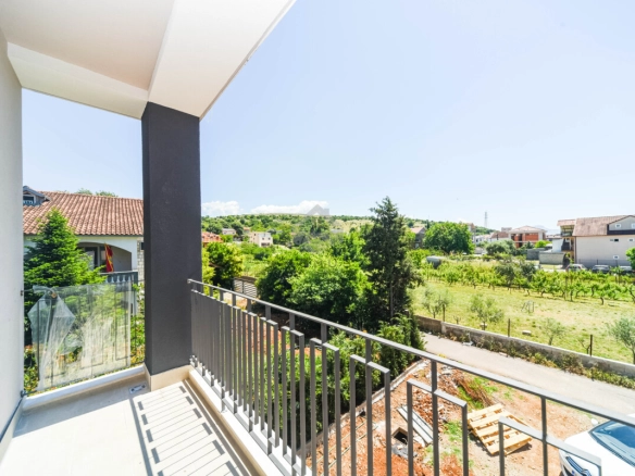 Dvosoban stan 60 m² + parking, Tološi – Podgorica