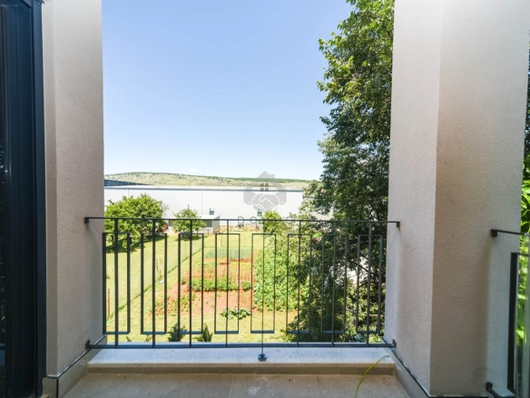 Dvosoban stan 60 m² + parking, Tološi – Podgorica