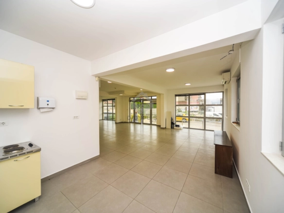 Poslovni prostor 80 m² + 2 parkinga, Zabjelo – Podgorica