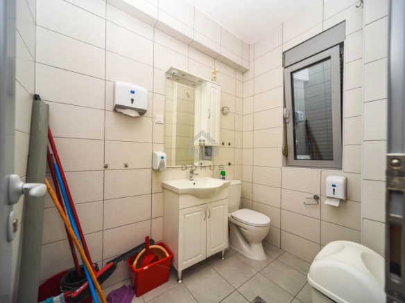 Poslovni prostor 80 m² + 2 parkinga, Zabjelo – Podgorica