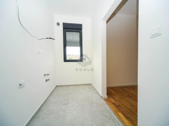 Dvosoban stan 64 m² + parking, Tološi – Podgorica