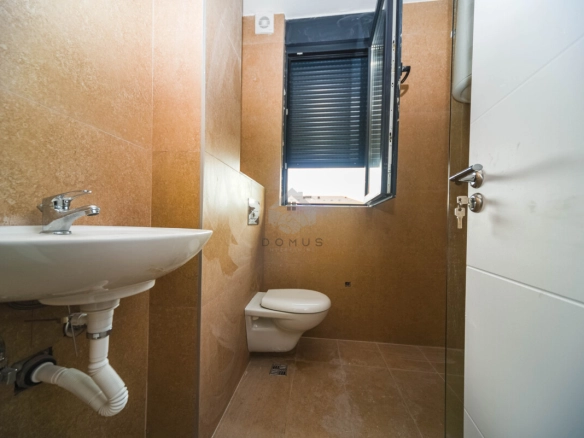 Dvosoban stan 64 m² + parking, Tološi – Podgorica