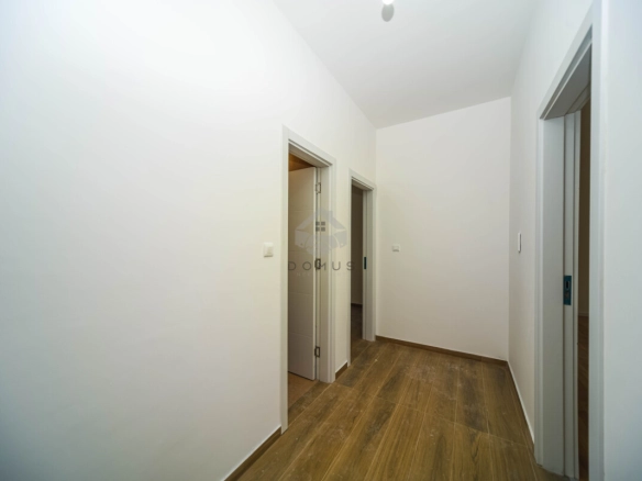 Dvosoban stan 64 m² + parking, Tološi – Podgorica