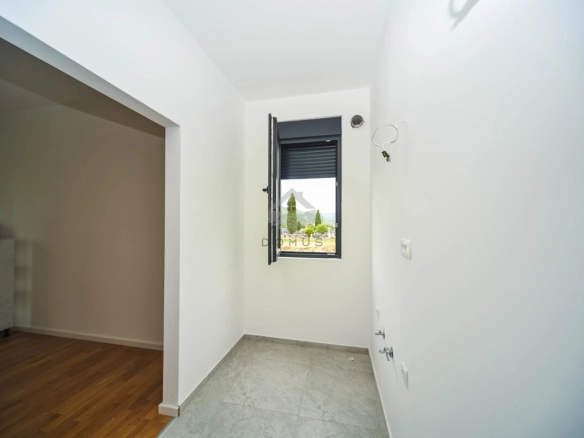 Dvosoban stan 64 m² + parking, Tološi – Podgorica